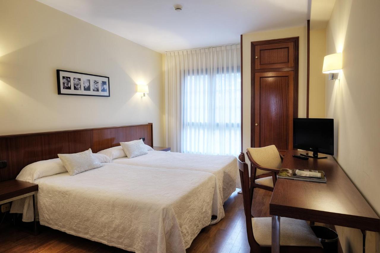 Hotel Y Apartamentos Arias Navia Cameră foto